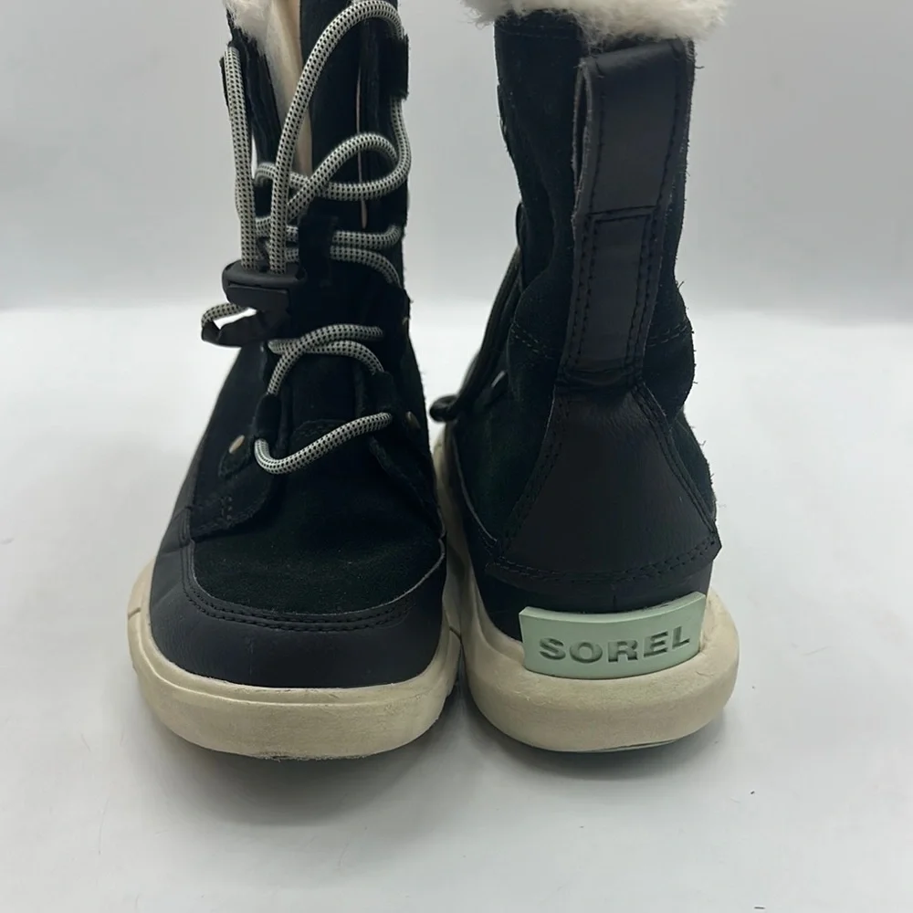 Sorel Sz 4 Black and White Boots with Fur Lining